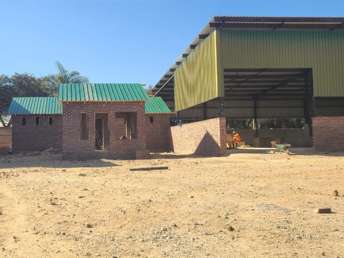 JDA_joburg's tweet image. 📍 Linbro Landfill Site | Construction Update
Construction is well underway at the Linbro Landfill site! 🧱🚧
The JDA, on behalf of Pikitup, is delivering critical infrastructure that includes:
🔹 A sorting facility for reclaimers
🔹 A stormwater management system
🔹 Access…