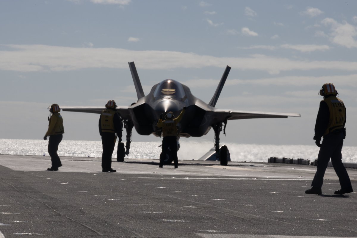 31stMeu's tweet image. 馃搷Coral Sea, July 13, 2025.
U.S. Marine Corps F-35B Lightning II aircraft assigned to VMFA 242, 31st MEU, conduct flight operations during #TalismanSabre25.
(@USMC 馃摳 by Sgt. Peter Rawlins)
@indopacom @usembassyaustralia @deptofdefense
#Lethality #Readiness #AlwaysReady #TS25