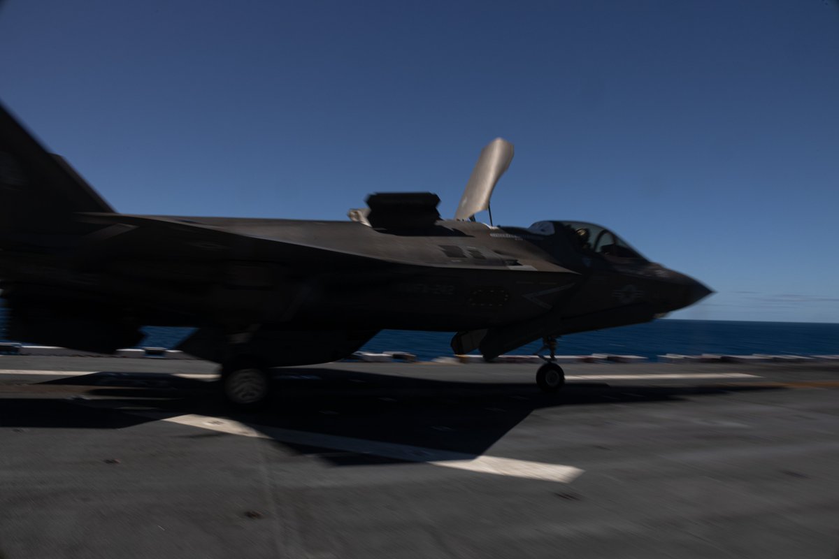 31stMeu's tweet image. 馃搷Coral Sea, July 13, 2025.
U.S. Marine Corps F-35B Lightning II aircraft assigned to VMFA 242, 31st MEU, conduct flight operations during #TalismanSabre25.
(@USMC 馃摳 by Sgt. Peter Rawlins)
@indopacom @usembassyaustralia @deptofdefense
#Lethality #Readiness #AlwaysReady #TS25