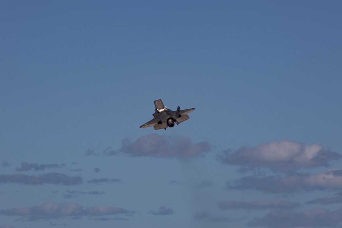 31stMeu's tweet image. 馃搷Coral Sea, July 13, 2025.
U.S. Marine Corps F-35B Lightning II aircraft assigned to VMFA 242, 31st MEU, conduct flight operations during #TalismanSabre25.
(@USMC 馃摳 by Sgt. Peter Rawlins)
@indopacom @usembassyaustralia @deptofdefense
#Lethality #Readiness #AlwaysReady #TS25