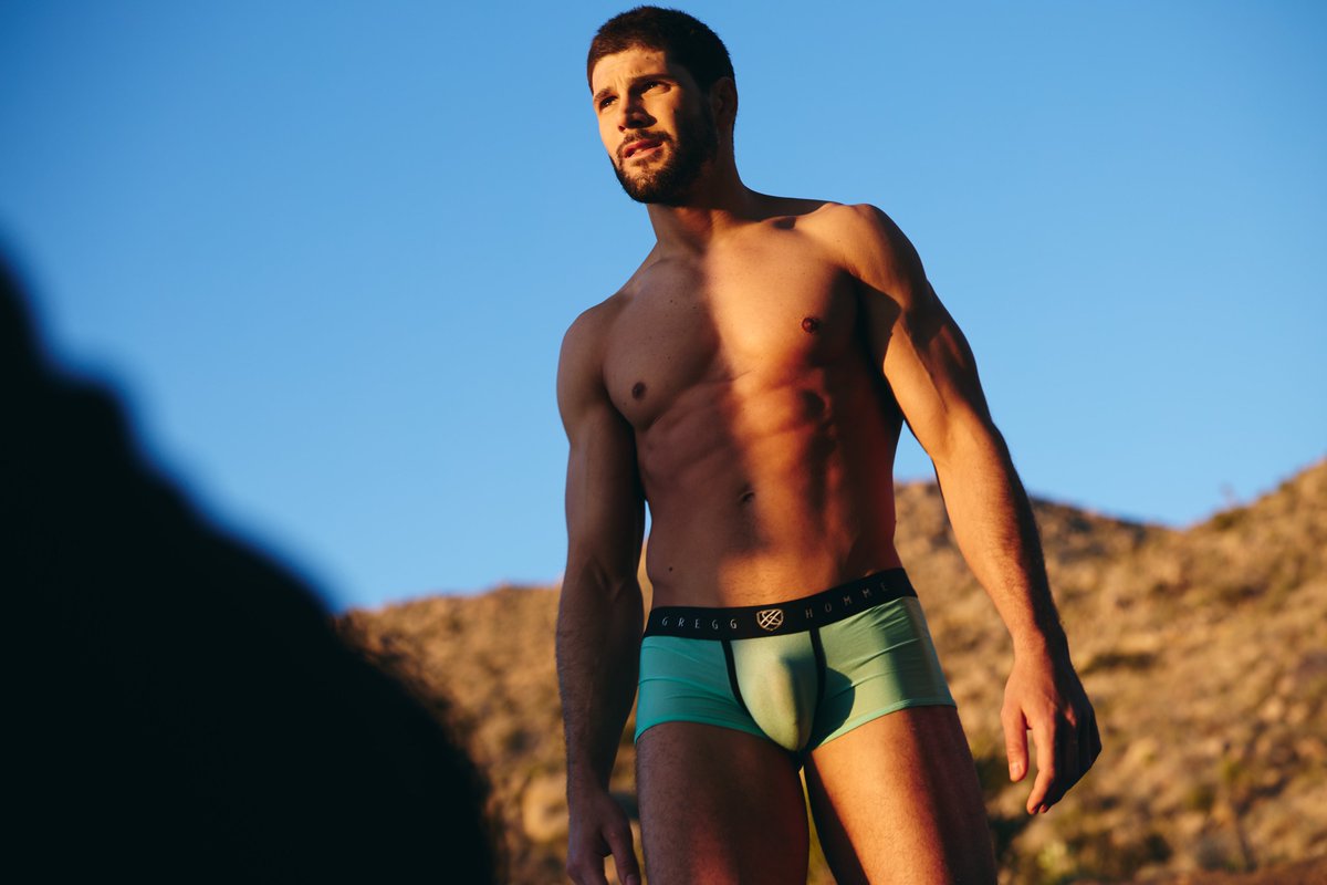 Dare to shine.
The TORRIDZ Trunks are made to sculpt, stretch, and seduce in all the right ways.
Not just bold—loud, slick, and unapologetic.
⁠
Ose briller.
Le Boxer Ajusté TORRIDZ sculpte, étire et séduit sans retenue.
Pas juste audacieux — brillant, intense, assumé.
