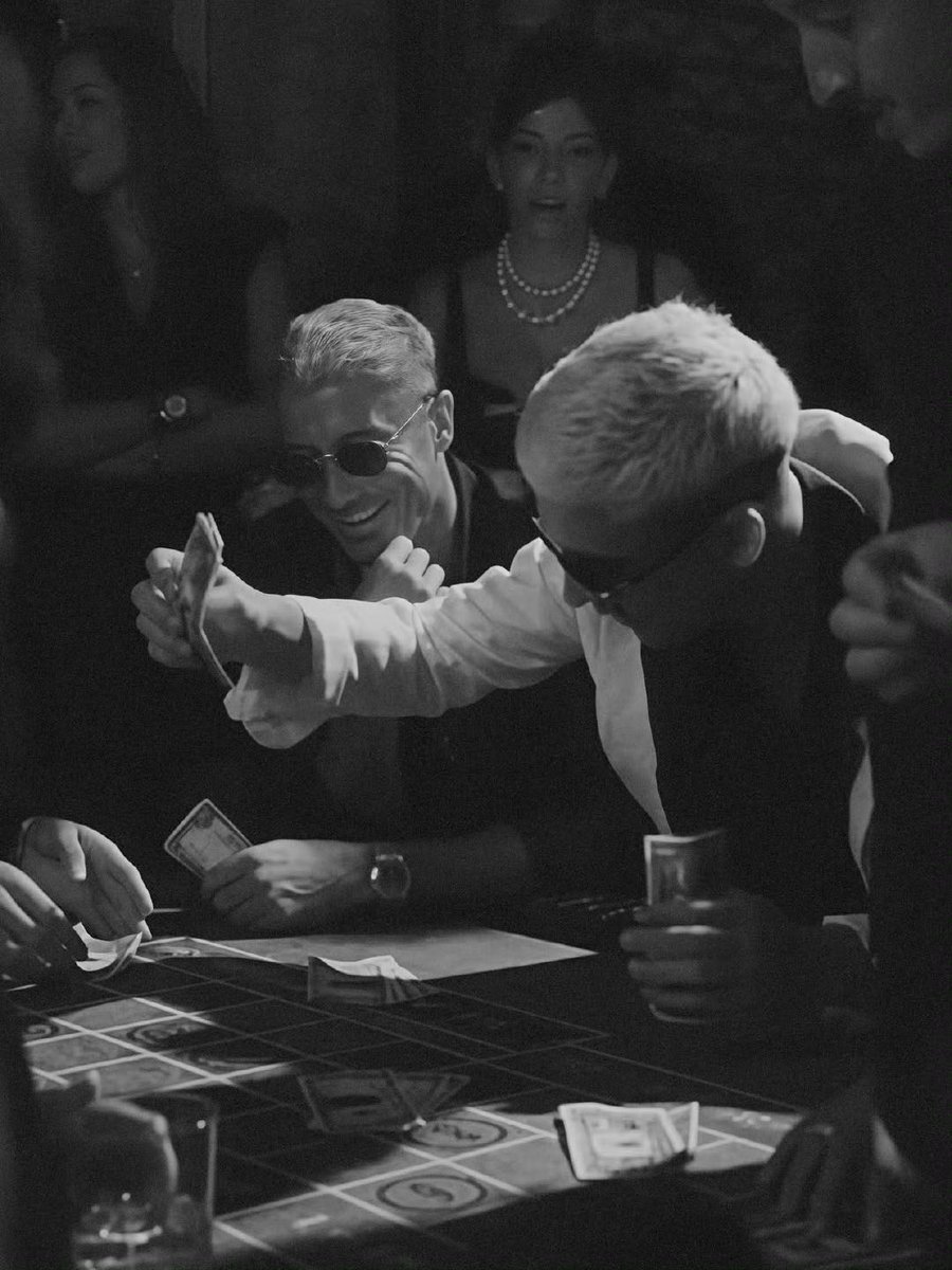 𝜗𝜚 tweet media