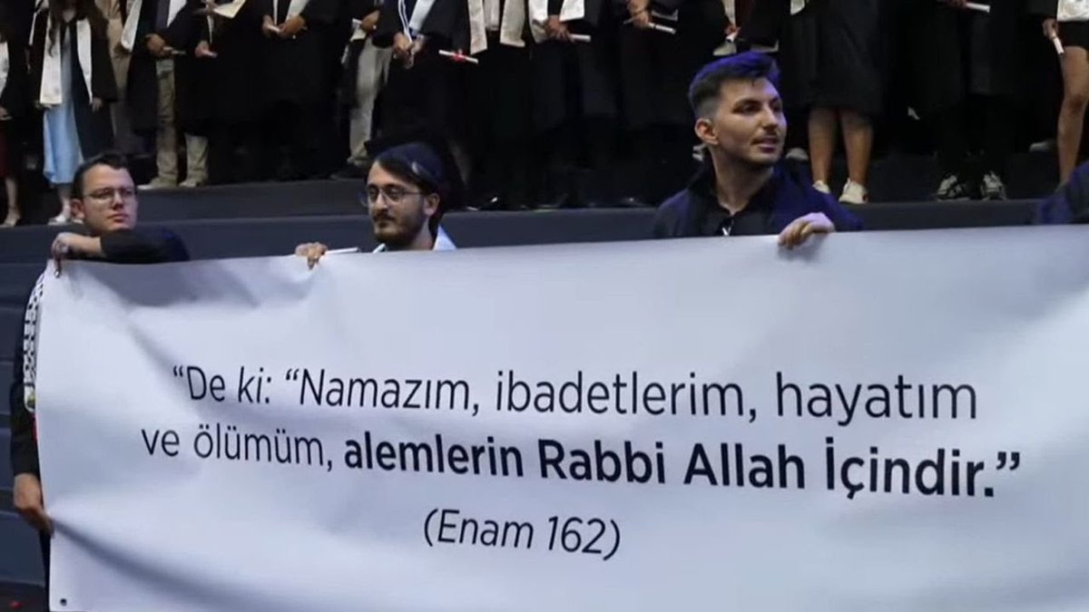 Siz bu ayeti salondakiler görmesin istediniz ama;
Tüm Türkiye gördü.