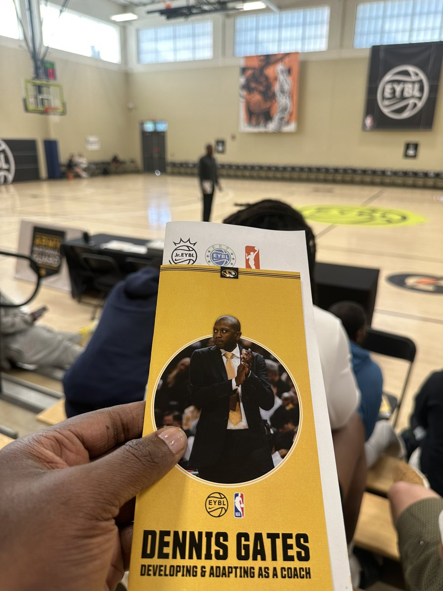 IamCW1LL's tweet image. Great professional development this morning for my @NikeEYB colleagues and myself as we got a great lesson from Coach Dennis Gates on developing, adapting and growing our coaching philosophies by utilizing CLA (Constraint, Led, Approach) S/O to EYBL and NBA for addressing a NEED!