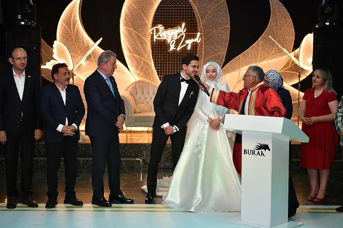 Prof.Dr.Fatih Altun (@proffatihaltun) on Twitter photo Kayseri Milletvekilimiz Sayın Bayar Özsoy’un (<a href="/Ozsoy_sb/">Sayın Bayar ÖZSOY</a>) kıymetli kızı Ravzagül Özsoy ile Zeynel Abidin Yalçın’ın nikah merasimine katılarak bu anlamlı günde şahitlik etmekten büyük bir mutluluk duydum.
Genç çiftimizi ve Özsoy ile Yalçın ailelerini gönülden tebrik ediyor, Kayseri Milletvekilimiz Sayın Bayar Özsoy’un (<a href="/Ozsoy_sb/">Sayın Bayar ÖZSOY</a>) kıymetli kızı Ravzagül Özsoy ile Zeynel Abidin Yalçın’ın nikah merasimine katılarak bu anlamlı günde şahitlik etmekten büyük bir mutluluk duydum.
Genç çiftimizi ve Özsoy ile Yalçın ailelerini gönülden tebrik ediyor,