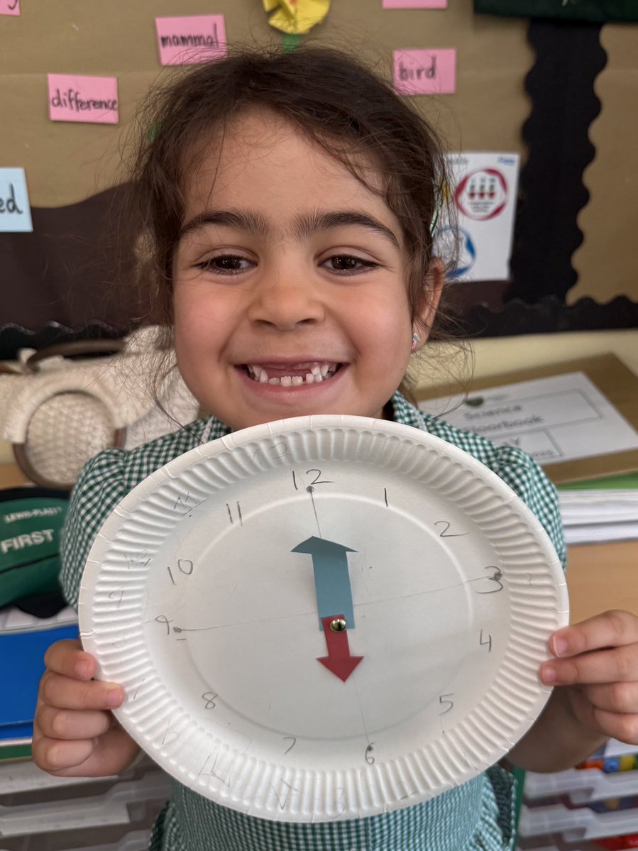 StAndrewsSW16's tweet image. 1Y have been practising telling the time. Ask us to tell the time to the hour! ⏰