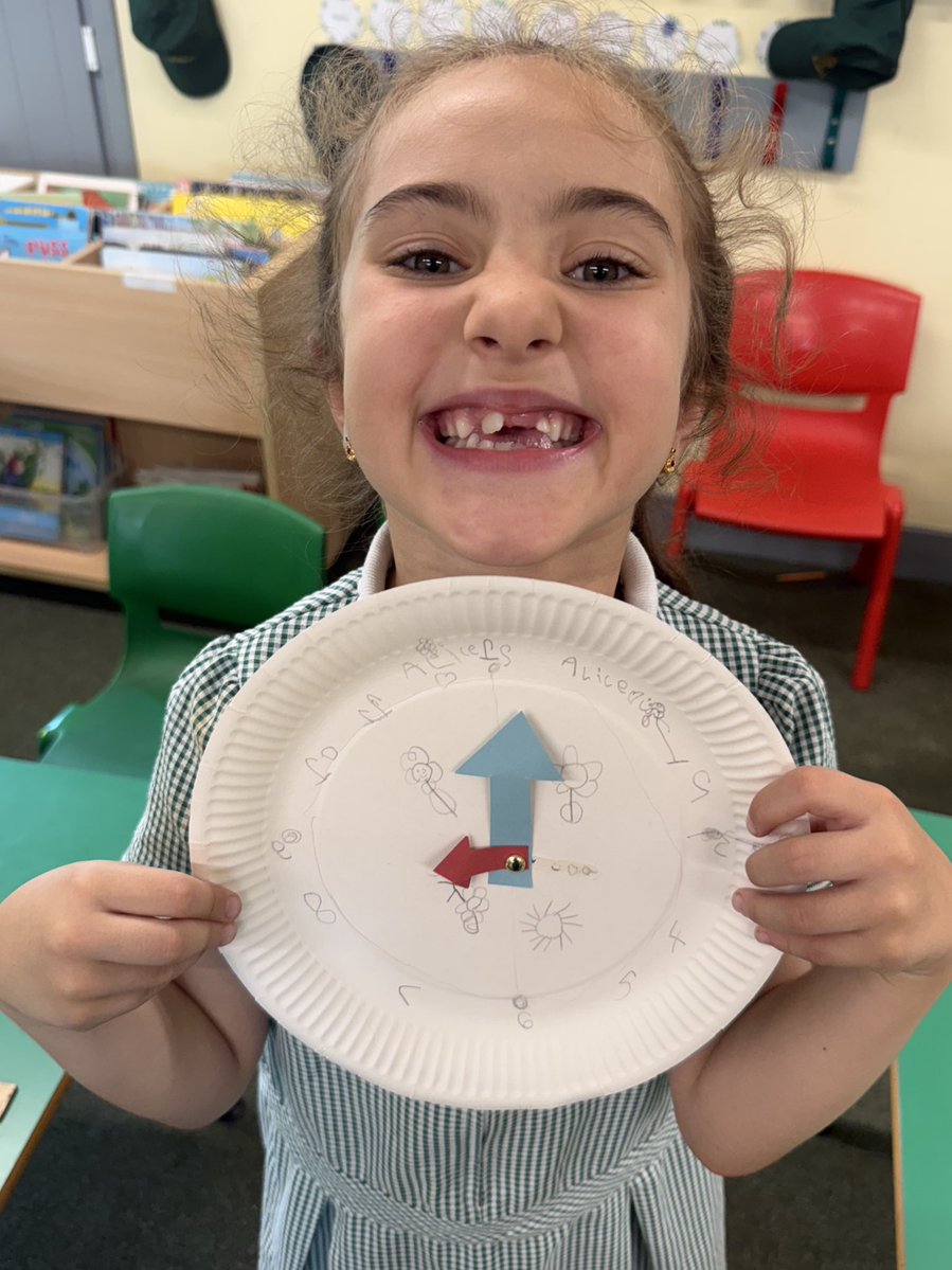 StAndrewsSW16's tweet image. 1Y have been practising telling the time. Ask us to tell the time to the hour! ⏰
