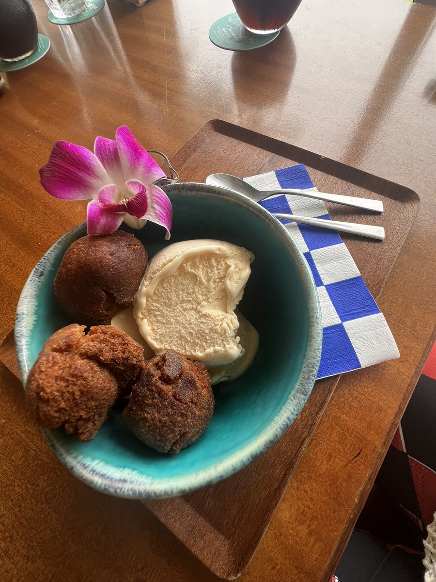 sumage127's tweet image. こんばんは🌆

先日いただいたアッフォガード
が美味し過ぎた✨

413 hamahiga
HOTEL &amp;amp;CAFE☕︎

黒糖サーターアンダギー入り
アッフォガードがオススメ
※エスプレッソがしみしみの
サーターアンダギーが美味しい😋

#浜比嘉島 
#黒糖サーターアンダギー 
#アッフォガード