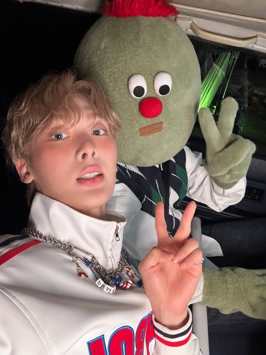 ddanbi_0321's tweet photo. 윤산하 가즈아!!!!!
#카멜레온처럼_산하가_빛날_시간 https://t.co/ECfzAf58Tl
