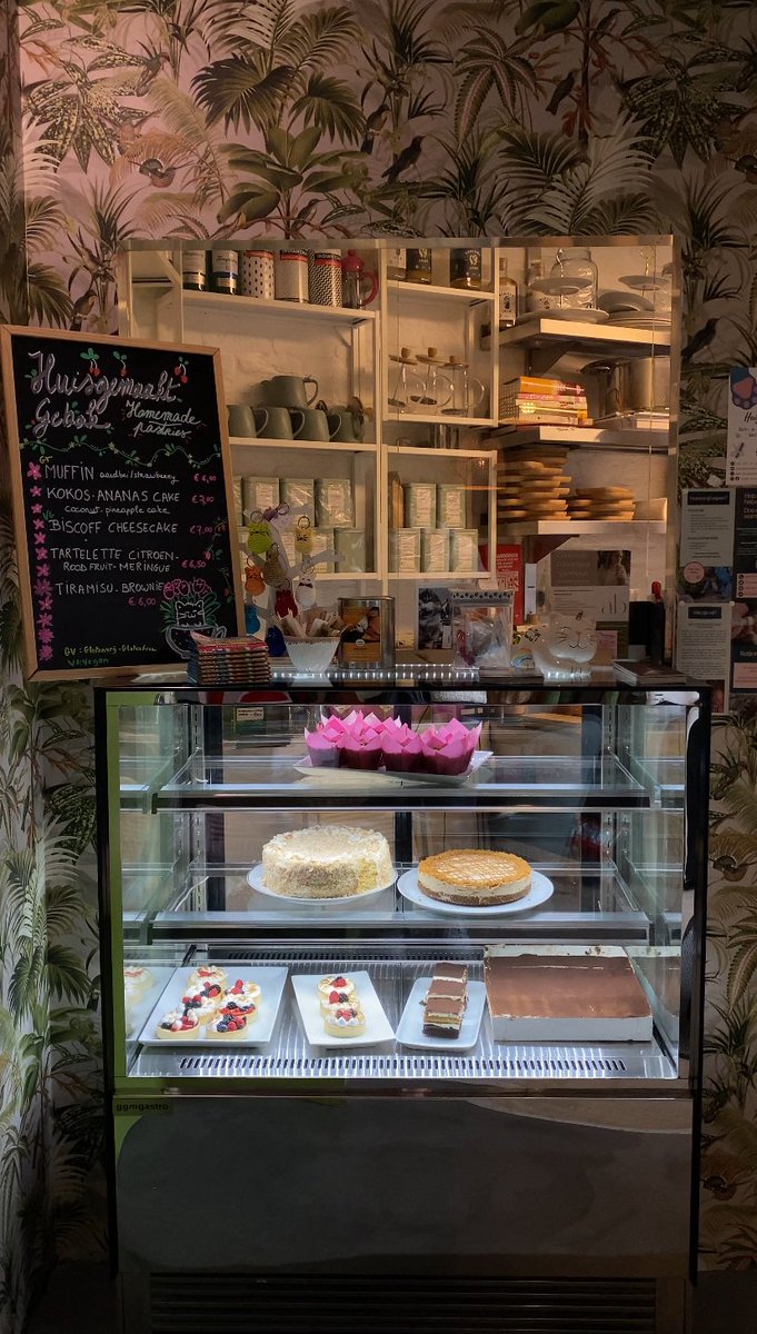 realmarcelondre's tweet photo. This cozy café is home to four adorable and affectionate cats who bring joy and warmth to everyone who visits! ✨
.
#catcafe #catcafebelgium #catsofinstagram #catlovers #catsandcoffee #catfriendly #catgram #caturday #coffeetime #cafehopping #cozycafe #cakeoftheday #vegancake https://t.co/wD0yPjFqVd