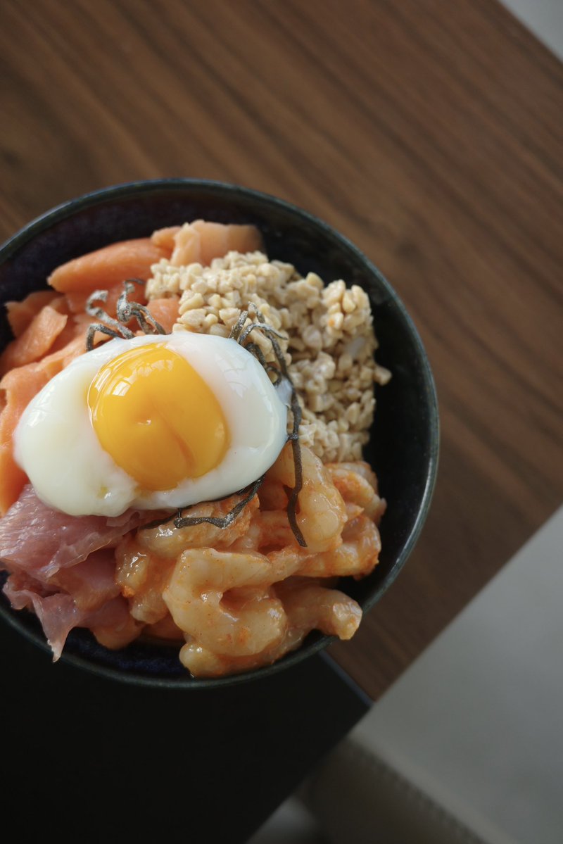 kyuui_misato's tweet image. お料理大好きなんだけど、自分のためにはできないので一人の時はほぼ料理しません。
だってめんどくさいから。
チンでできるものか、のせるだけか。ꉂ🤣
ばくだん丼