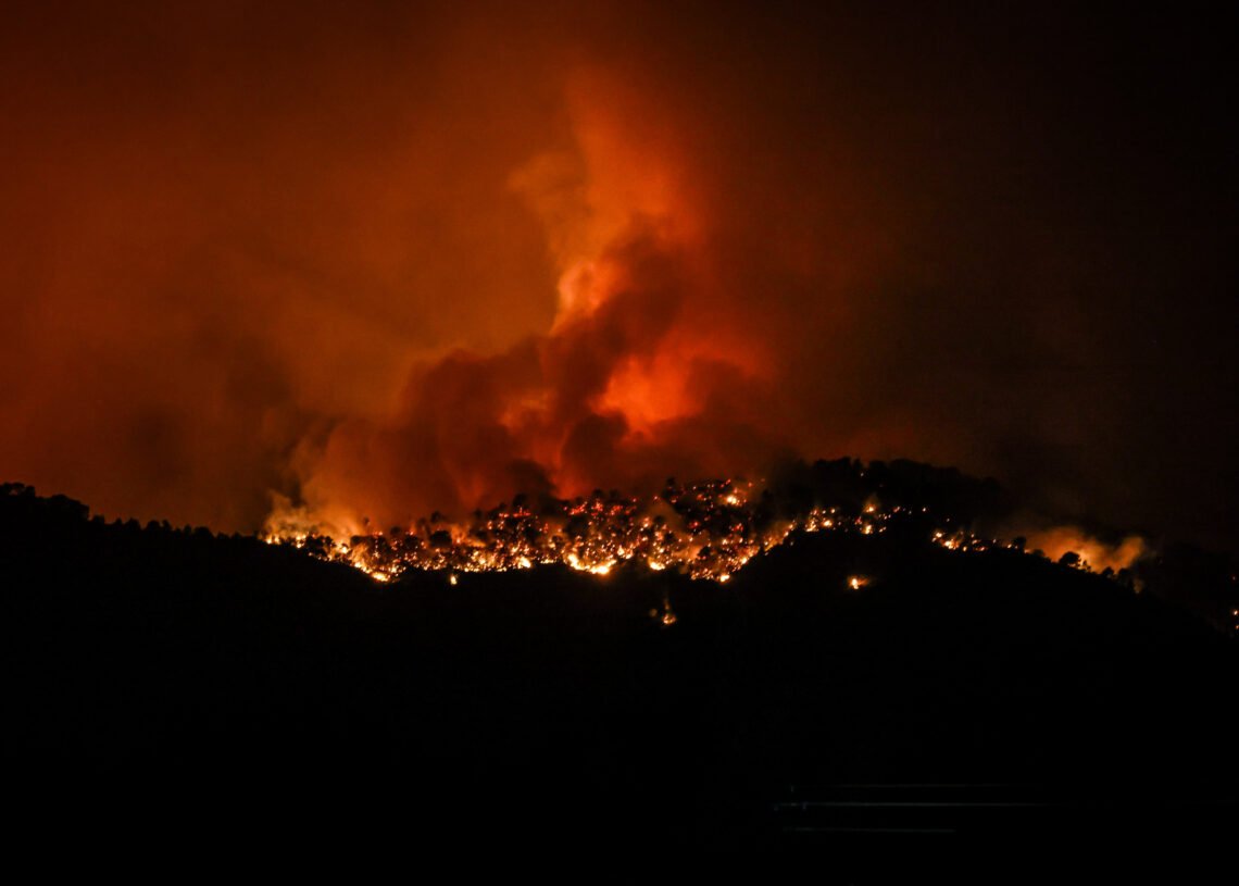 Agustí Campos #MazónalaPresó (@agusti_campos) on Twitter photo Sobre focs medievals, ara que hem patit l'#IFPaüls.
El 1451 els prohoms de Vall-de-roures enviaren una lletra d'avís als de Tortosa "contenent que lo foch que havien mes en lo llur port era passat en lo nostre".
📸<a href="/marfanta/">marfanta.com</a> Sobre focs medievals, ara que hem patit l'#IFPaüls.
El 1451 els prohoms de Vall-de-roures enviaren una lletra d'avís als de Tortosa "contenent que lo foch que havien mes en lo llur port era passat en lo nostre".
📸<a href="/marfanta/">marfanta.com</a>