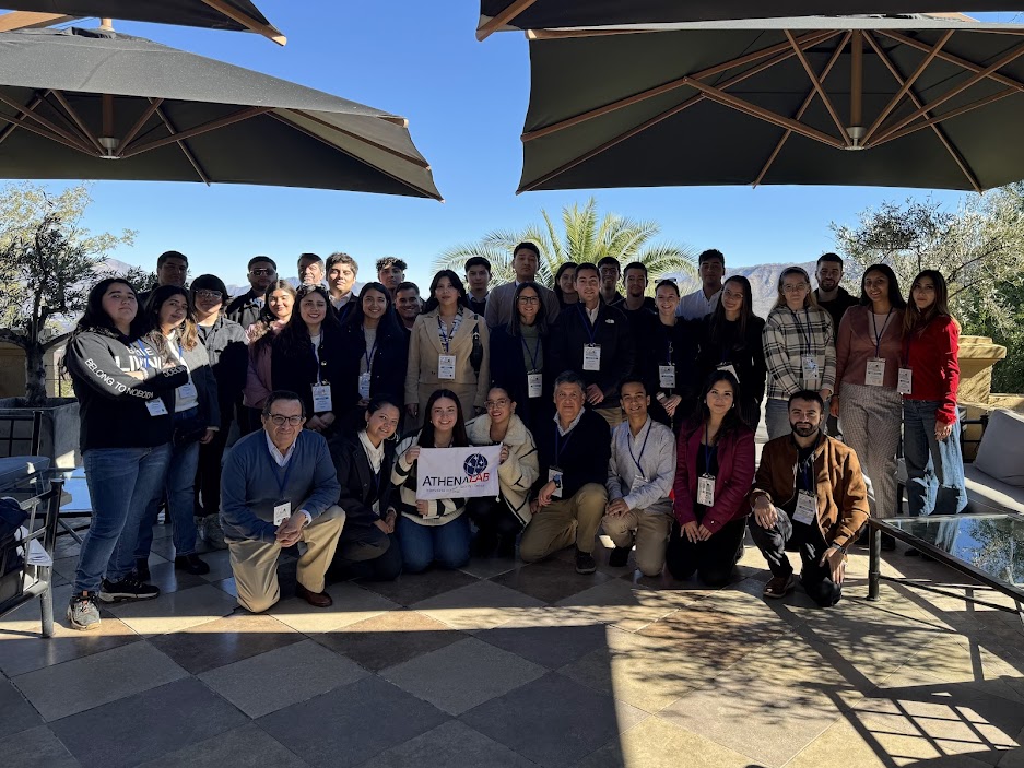 En las alturas de Termas de Jahuel realizamos nuestro 7mo taller de formación: “Conflictos globales, desafíos locales: Chile y la seguridad en tiempos de crisis”, que contó la presencia de 32 jóvenes y destacados invitados nacional.
Nota y fotos aquí: athenalab.org/noticias/2025/…