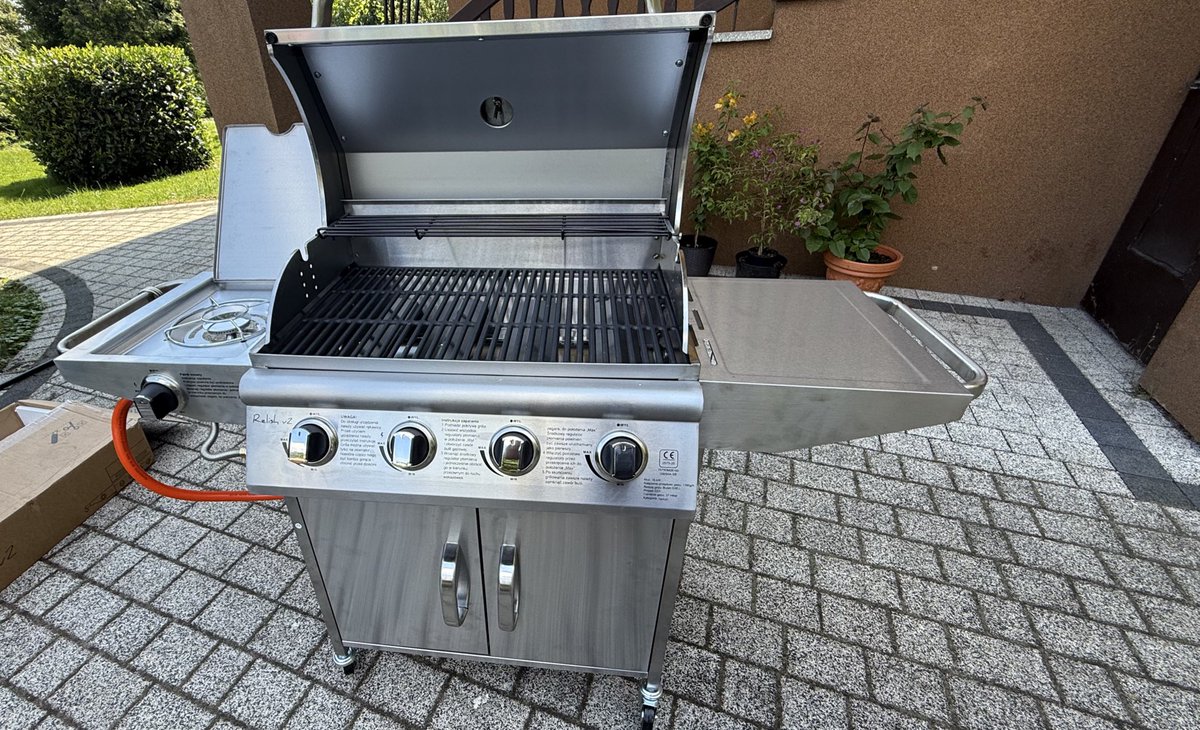 Dwie godziny kręcenia śrubek, to ja już wolę szafki z Ikei skręcać.