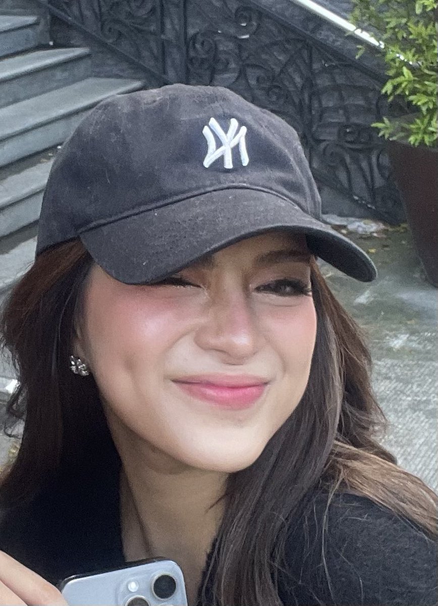just4mb_'s tweet image. sorry tan, crop kita kasi ang ganda ni mika 😝