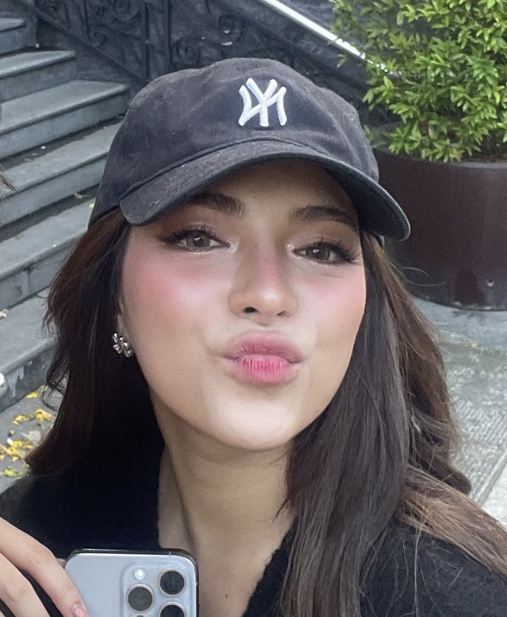 just4mb_'s tweet image. sorry tan, crop kita kasi ang ganda ni mika 😝