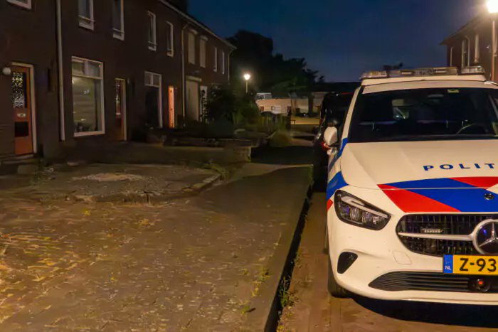 Explosie bij woning aan de Berlaerstraat in Helmond (02.30 uur, zondagnacht). Politie zoekt getuigen. Iets gezien of gehoord? Bel 0800-6070 of 0800-7000. 

ditishelmond.nl/politie-zoekt-…

#Helmond #explosie