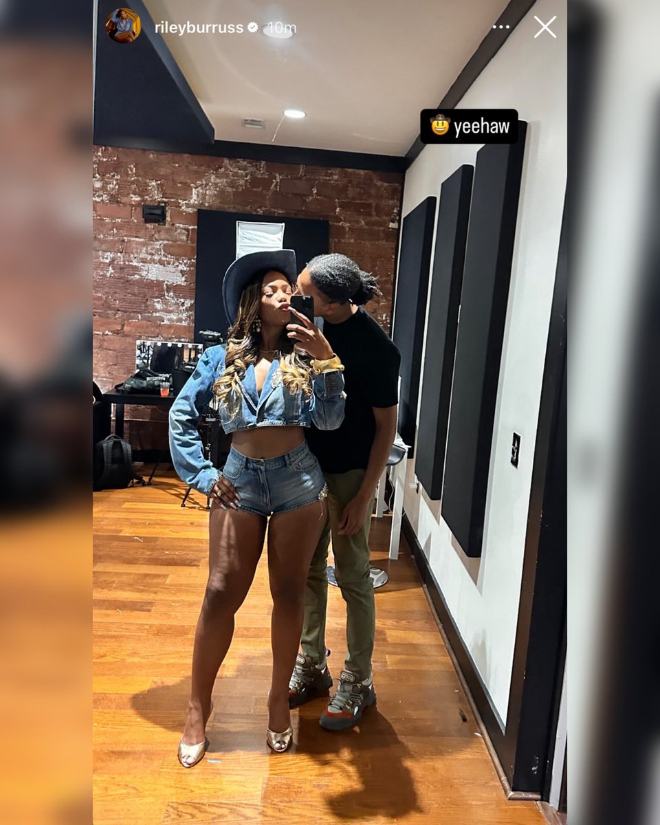 Riley in a new shared photo 😘 #NextGenNYC