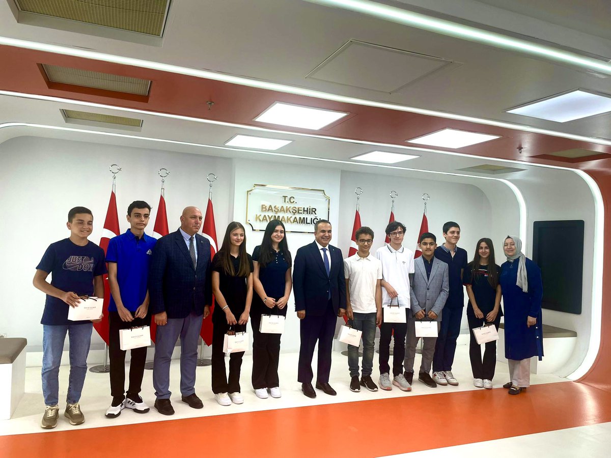 Doğa Koleji Bahçeşehir Kampüsü (@bahcesehr_doga) on Twitter photo Başakşehir Kaymakamı Cemil Özgür ÖNEĞİ ve Başakşehir İlçe Milli eğitim Müdürü Ahmet COŞKUN, #lgs2025 Türkiye Birincimiz Yusuf Talha Has’ı tebrik ederek hediyesini verdiler. Teşekkür ederiz. <a href="/DogaOkullari/">Doğa Koleji</a> <a href="/binici_yesim/">Yeşim Binici Köseoğlu</a> <a href="/suleymancalis33/">Süleyman Çalış</a> Başakşehir Kaymakamı Cemil Özgür ÖNEĞİ ve Başakşehir İlçe Milli eğitim Müdürü Ahmet COŞKUN, #lgs2025 Türkiye Birincimiz Yusuf Talha Has’ı tebrik ederek hediyesini verdiler. Teşekkür ederiz. <a href="/DogaOkullari/">Doğa Koleji</a> <a href="/binici_yesim/">Yeşim Binici Köseoğlu</a> <a href="/suleymancalis33/">Süleyman Çalış</a>