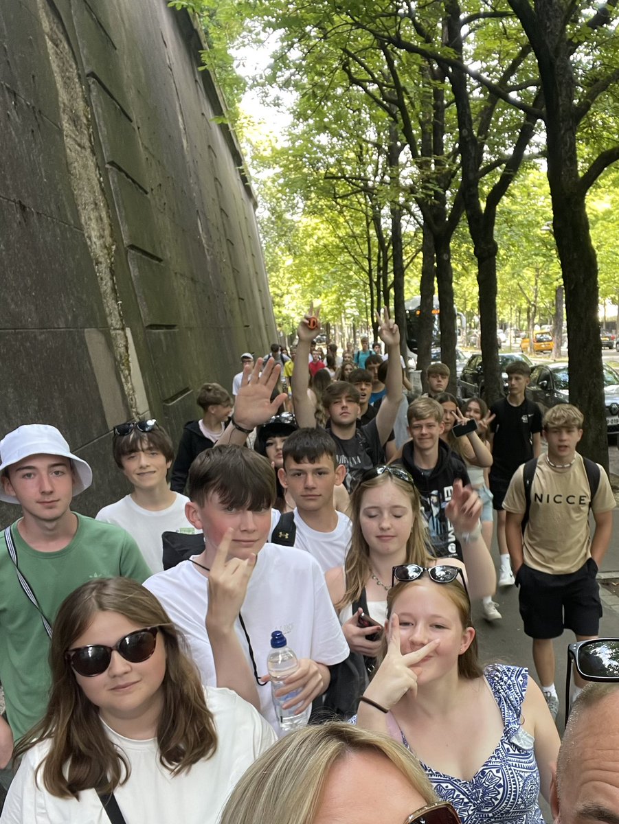 Mme Bowen tweet media