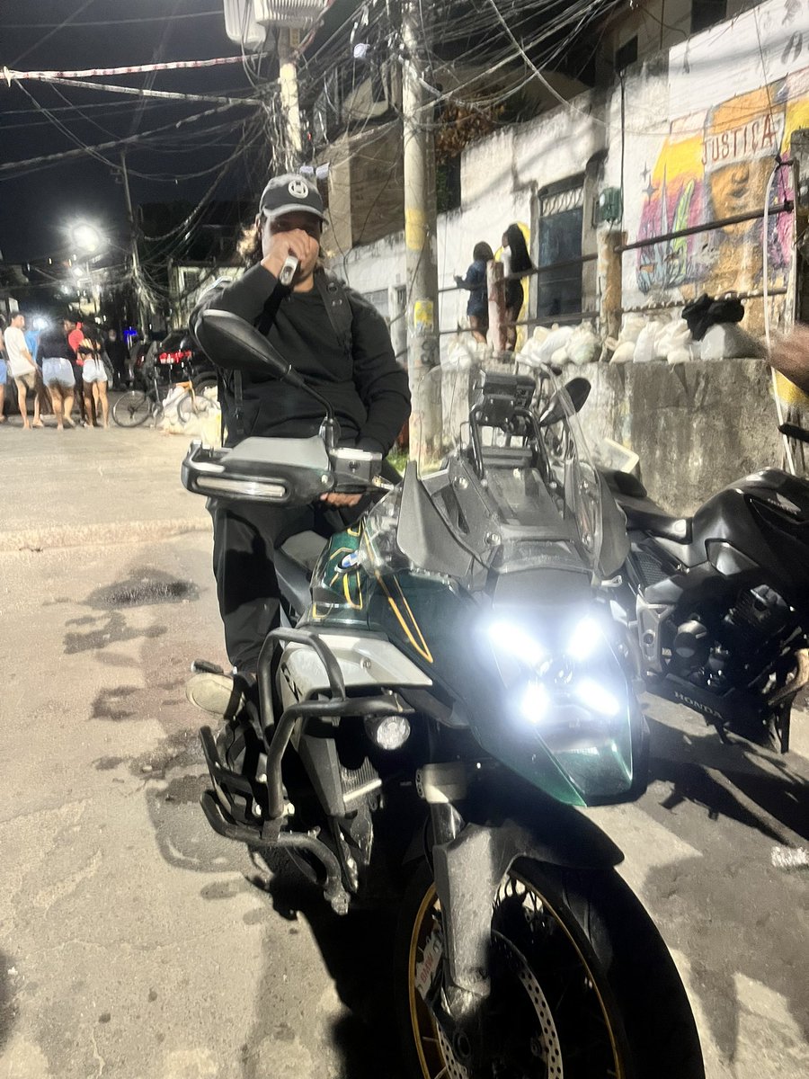 BielKN's tweet photo. Mãe de todas 
#Bmw 
#ViralVideos https://t.co/j1DMAjTB3i