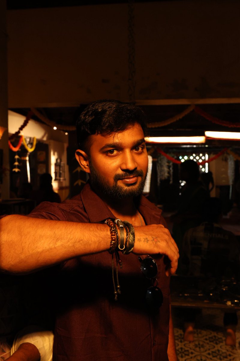 Rishivickyaru's tweet photo. Every picture has its own story to tell #ɴᴇᴡᴘᴏsᴛ #shooting #albumsongs💜 #shootingoftheday #songs #tamilsong #songlover #kollywood #kollywood_tamil #kollywoodsongs #rishiganesh #actor #newphotographer #newphoto #photos https://t.co/KkeCPOwRIp