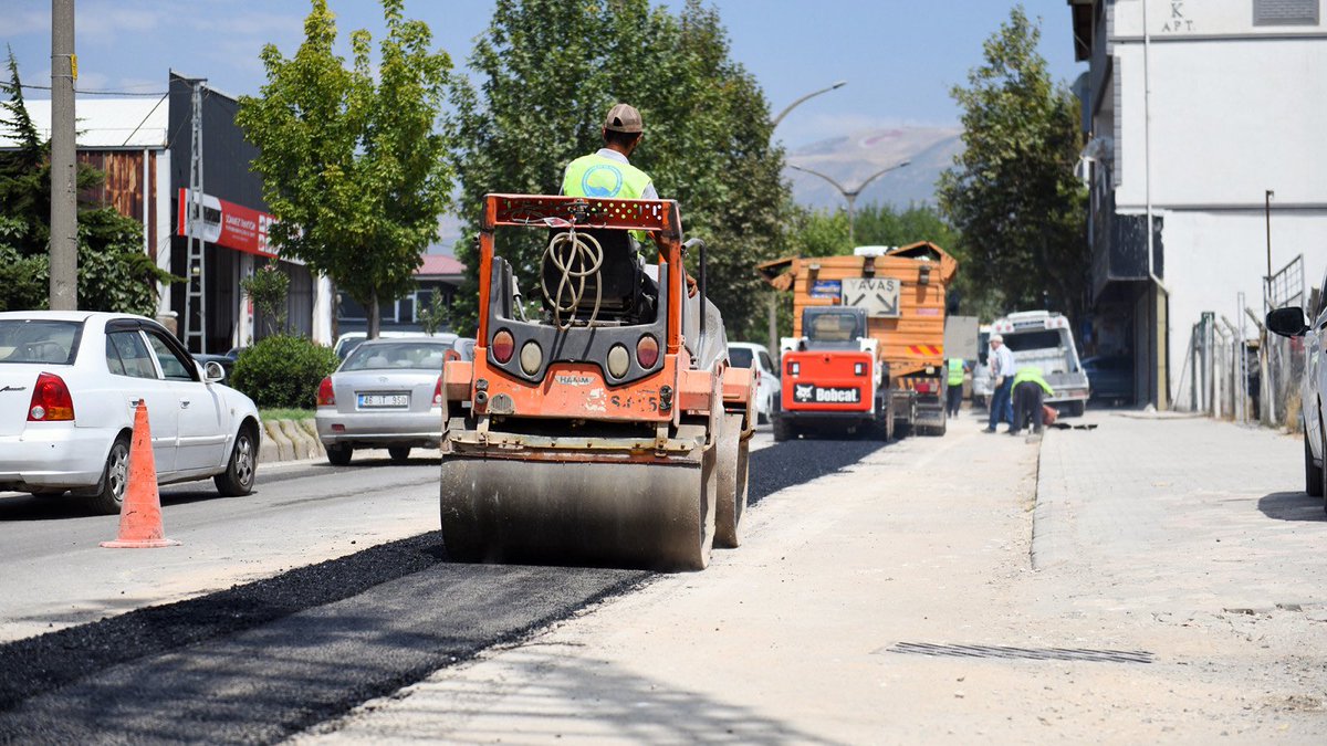 KASKİ, altyapı imalatlarını tamamladığı bölgelerde asfalt çalışmalarını kesintisiz sürdürüyor.

📍 Recep Tayyip Erdoğan Bulvarı
