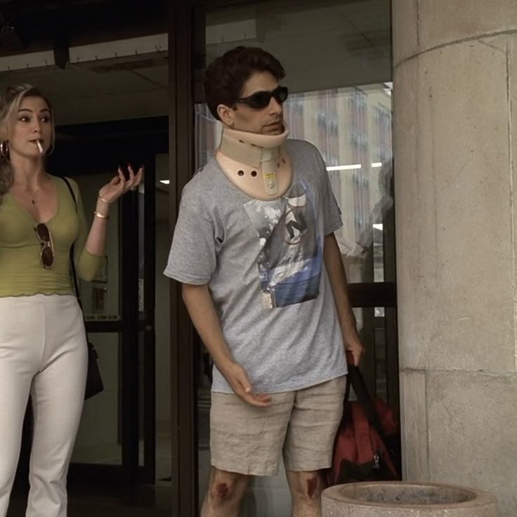 Top5 in Pearson airport waiting for his lost luggage