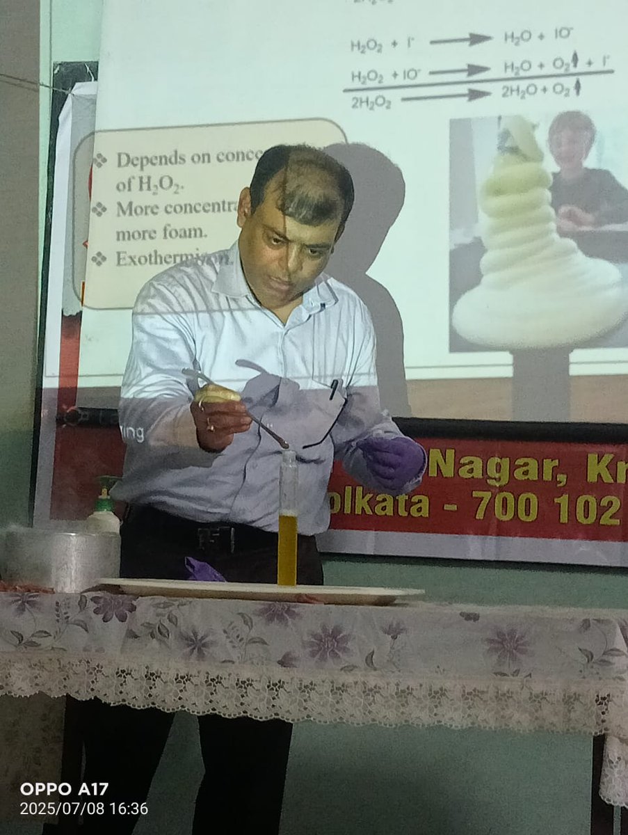 csir_iicb's tweet image. CSIR Jigyasa Programme at Samar Smriti Uchcha Vidyalaya (High School), Kolkata on July 08, 2025. Dr. Indu Bhusan Deb, Senior Principal Scientist of CSIR-IICB demonstrated on Science & Fun.