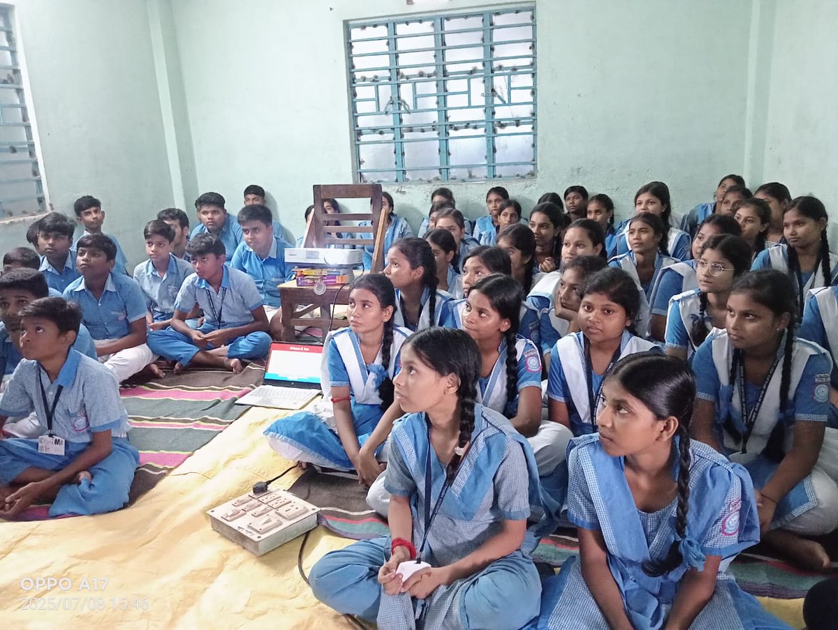 csir_iicb's tweet image. CSIR Jigyasa Programme at Samar Smriti Uchcha Vidyalaya (High School), Kolkata on July 08, 2025. Dr. Indu Bhusan Deb, Senior Principal Scientist of CSIR-IICB demonstrated on Science & Fun.