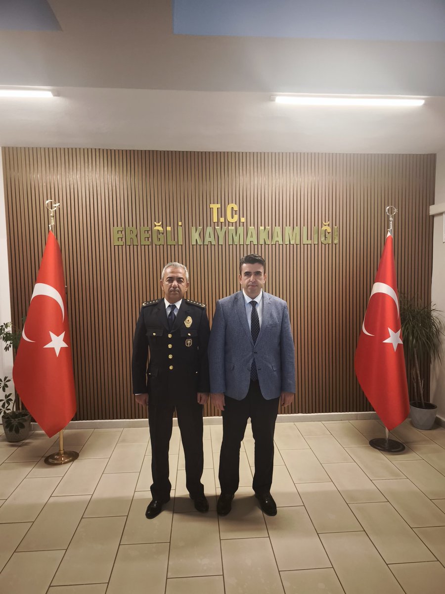 Polis Akademisi Başkanlığı Ereğli Polis Meslek Eğitim Merkezi Müdürü 1. Sınıf Emniyet Müdürü sayın Yalçın KAYA, Kaymakamımız sayın Murat EREN'e makamında hayırlı olsun ziyaretinde bulundular.
<a href="/Murat_Eren/">Murat EREN</a>