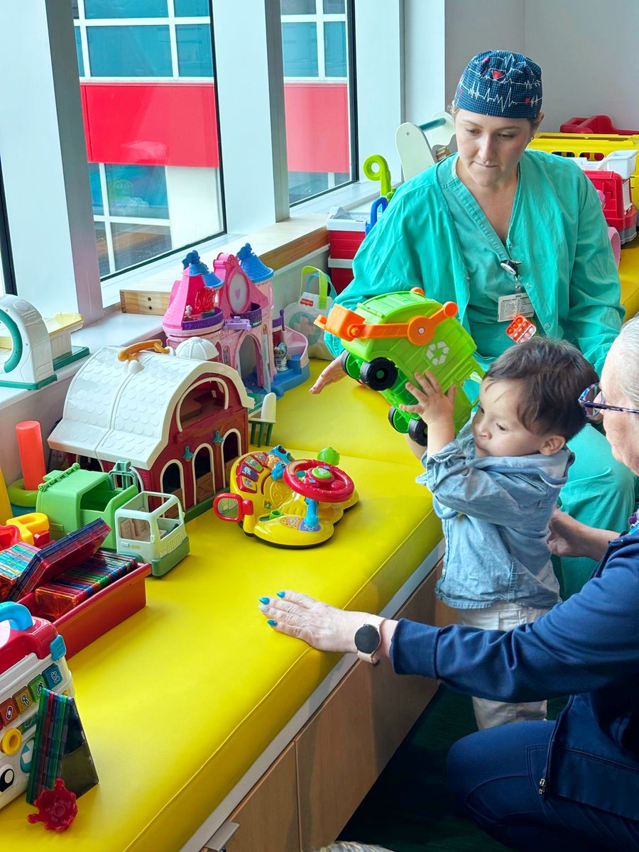 JDCHospital's tweet image. Our recent Bone Conduction Hearing Event at Joe DiMaggio Children’s Hospital brought families together to explore hearing solutions, connect with experts, and support one another.
🦴❤️ To learn more about the full range of ENT services, visit: jdch.com/services/ear-n…