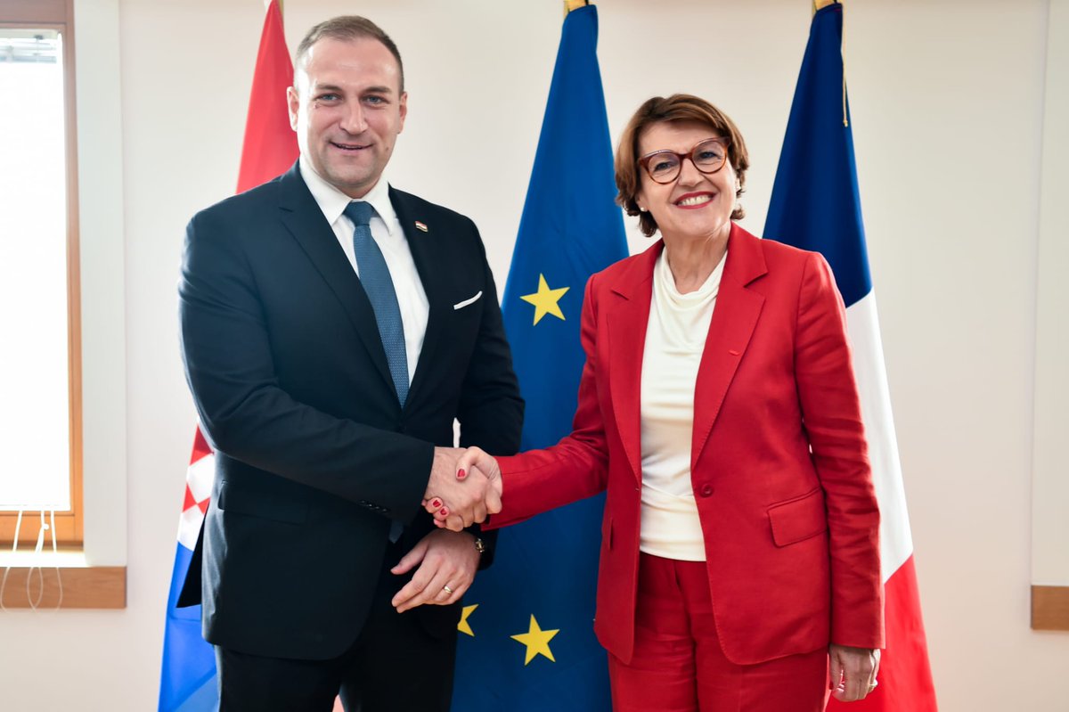 Croatia in the EU (@croatiaineu) on Twitter photo 🇭🇷🇫🇷 On the margins of today’s #AGRIFISH, Deputy PM <a href="/david_vlajcic/">David Vlajčić</a> met with French Agri Minister <a href="/AnnieGenevard/">Annie Genevard</a> for a productive exchange on the future of EU agricultural policy, simplification efforts and external trade. 🌱 🇭🇷🇫🇷 On the margins of today’s #AGRIFISH, Deputy PM <a href="/david_vlajcic/">David Vlajčić</a> met with French Agri Minister <a href="/AnnieGenevard/">Annie Genevard</a> for a productive exchange on the future of EU agricultural policy, simplification efforts and external trade. 🌱