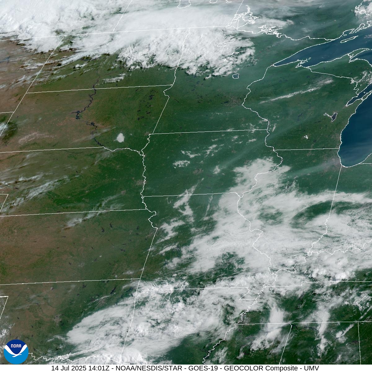 WI_ClimateSCO's tweet image. Smoke is moving out!
Satellite imagery from 6 PM Sunday (July 13) vs 9 AM Monday (July 14) shows big improvements in smokiness across much of Wisconsin, Minnesota, and Iowa.