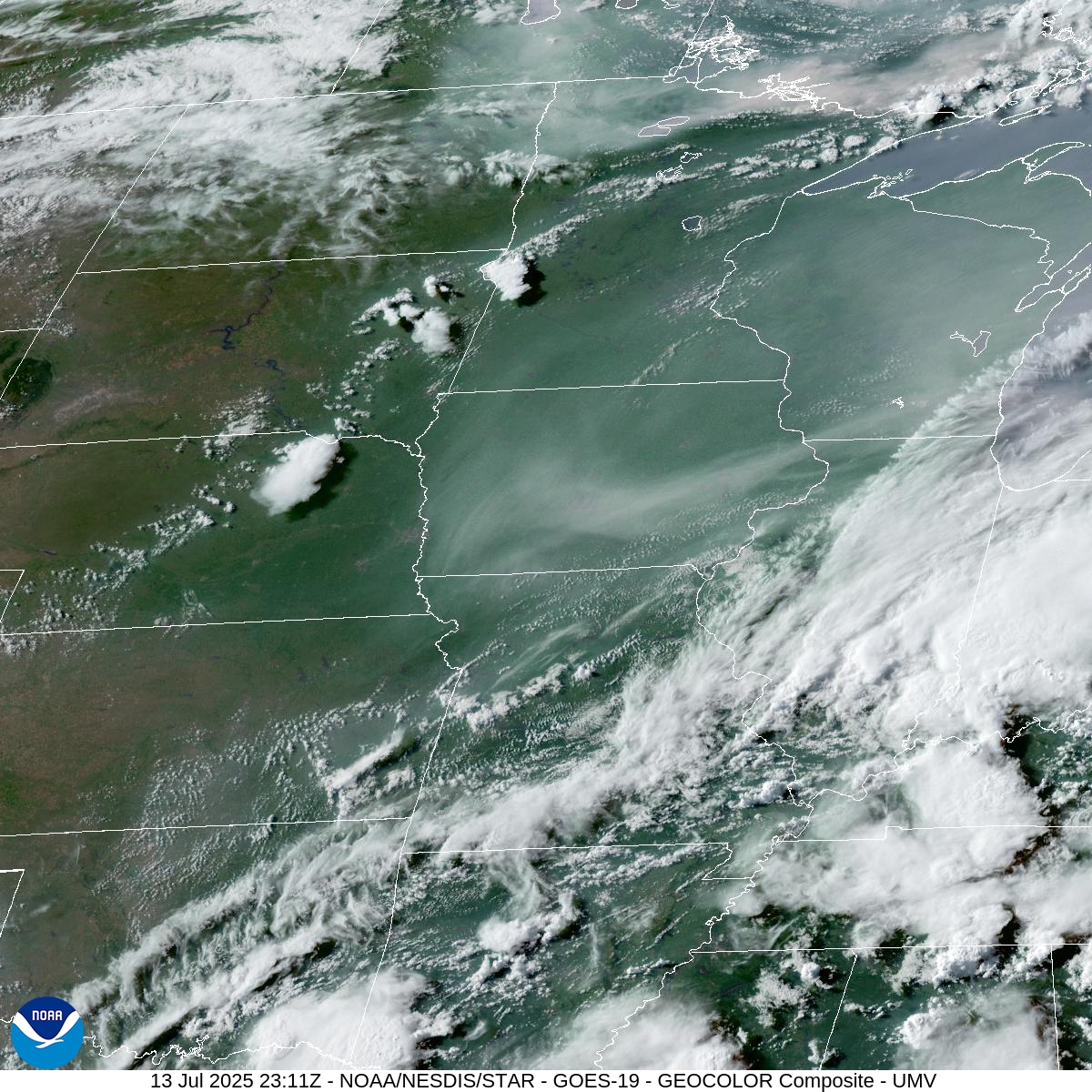 WI_ClimateSCO's tweet image. Smoke is moving out!
Satellite imagery from 6 PM Sunday (July 13) vs 9 AM Monday (July 14) shows big improvements in smokiness across much of Wisconsin, Minnesota, and Iowa.