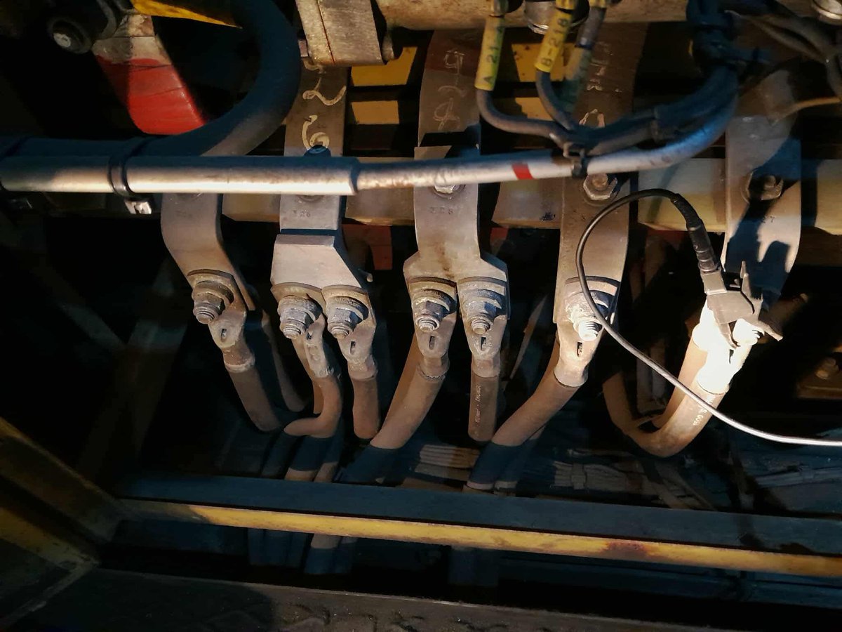 Le séchage des moteurs de traction a débuté sur la 25673.

L’objectif est de chasser l’humidité pour retrouver une bonne valeur d’isolement. 

Ce qui permettra ensuite de réaliser un essai de traction sans risque pour les moteurs.

Étape importante pour la remise en service