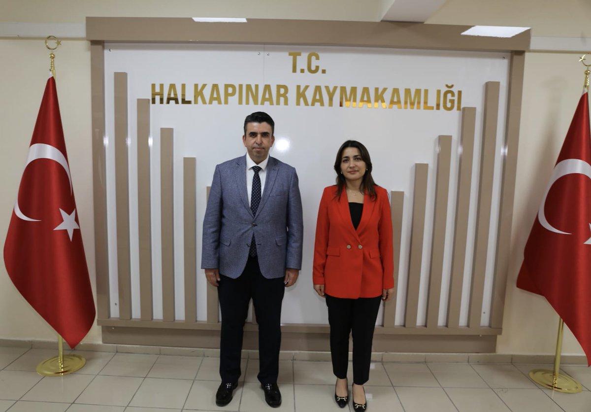 Kaymakamımız sayın Murat EREN, Halkapınar Kaymakamı sayın Esra KODAZ KÖSE'ye makamında iade-i ziyarette bulundu.
<a href="/Murat_Eren/">Murat EREN</a>