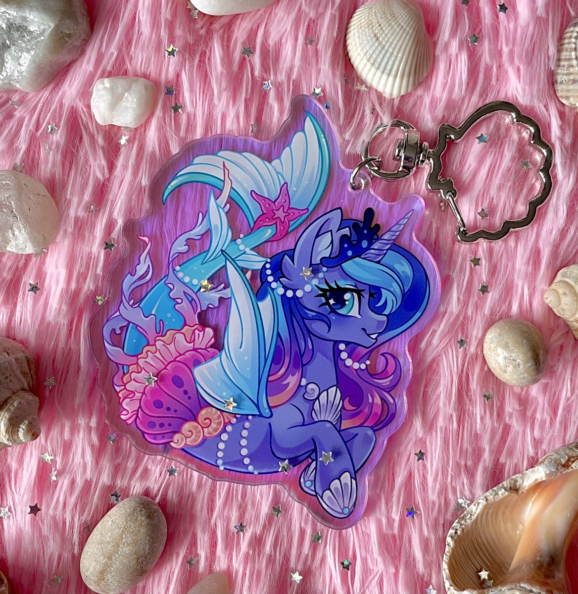 _ROZMED_'s tweet image. A photo shoot of my mermaid princess pony keychains🧜♀️🐚
#mlpfim #mylittlepony