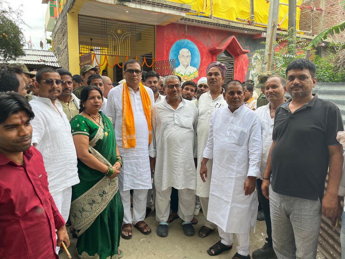 DrSanjeev0121's tweet image. स्व० विद्यासागर निषाद जी पूर्व मंत्री सह राज्य सभा सांसद जी के पुण्यतिथि के अवसर पर नगर परिषद अध्यक्षा श्रीमति रंजीता निषाद जी के आवास पर पहुंचकर श्रद्धा सुमन अर्पित कर उन्हें श्रद्धांजलि दी।

ईश्वर स्व० विद्यासागर निषाद जी को चिर शांति प्रदान करें।