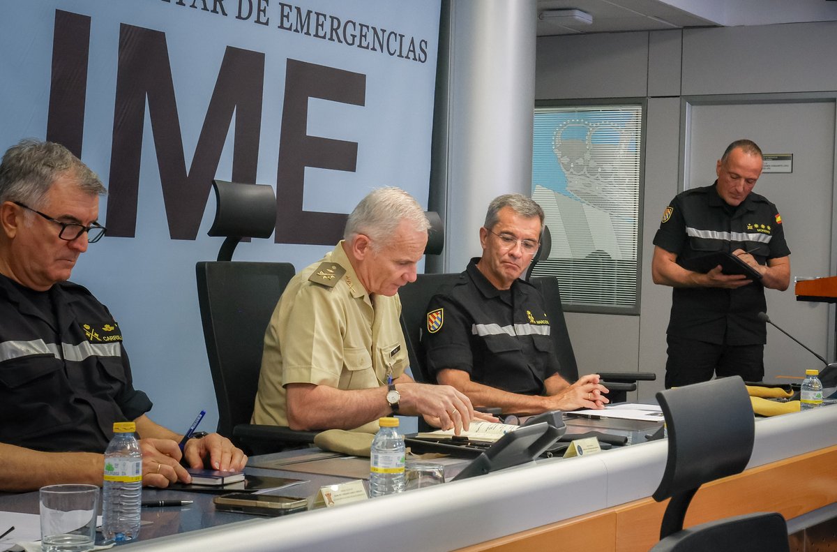 UMEgob's tweet photo. Jornada de trabajo en la #UME con el Centro de Sistemas y Tecnologías de la Información y Comunicaciones #CESTIC.
Objetivo: impulsar el proyecto Atlantis, #ProyectoAtlantis, nueva herramienta clave en la gestión de emergencias. https://t.co/E1gzMfv3zU