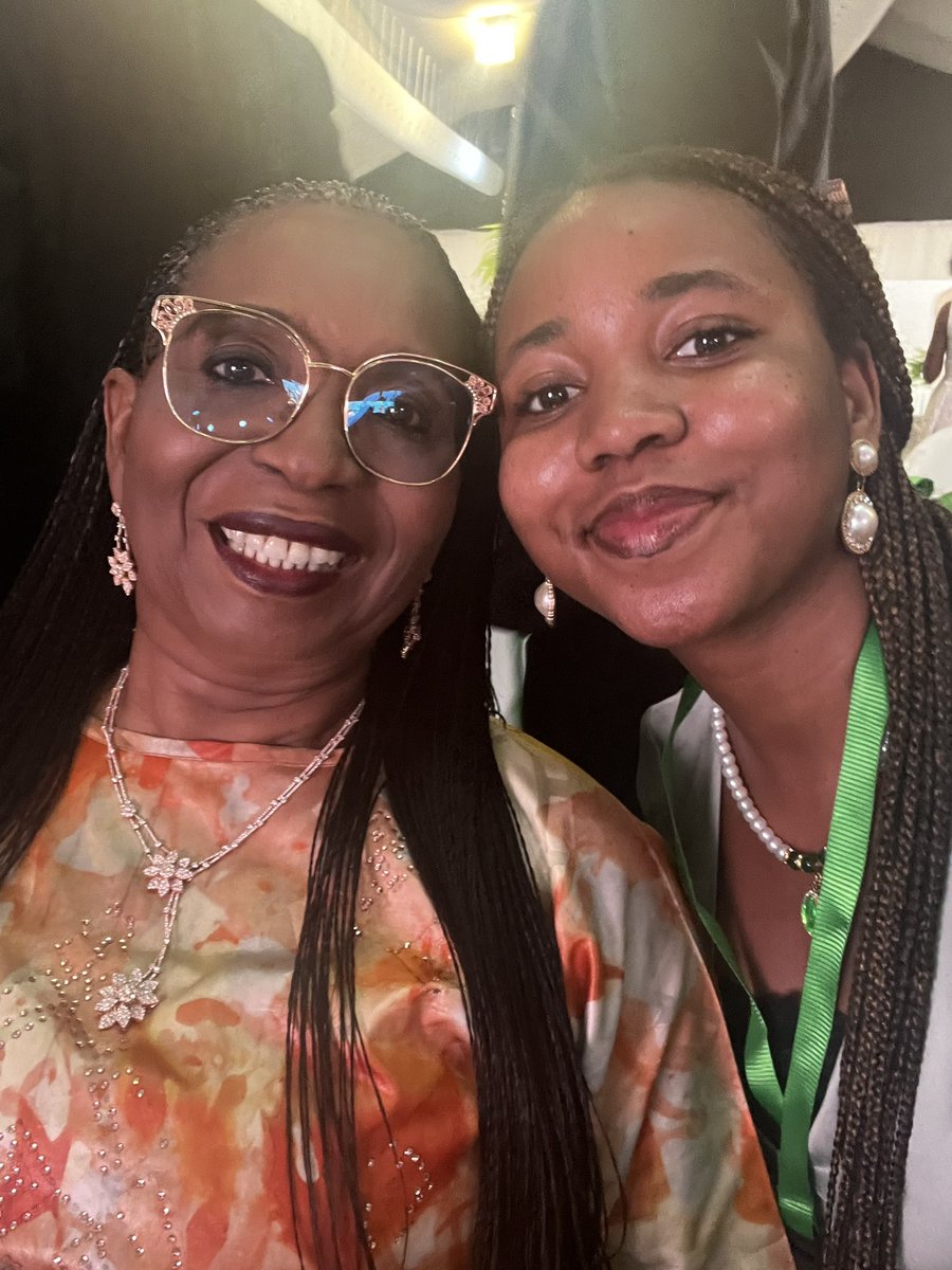 Ivy_Elebesunu's tweet image. My biggest highlight was meeting Mrs. Ibukun Awosika😭🤍
Anyone who knows me knows that I can go on and on about how she inspires me.
My first time attending the Life Series changed my life.
I have almost all her books (1 more to complete my collection)
God is good!