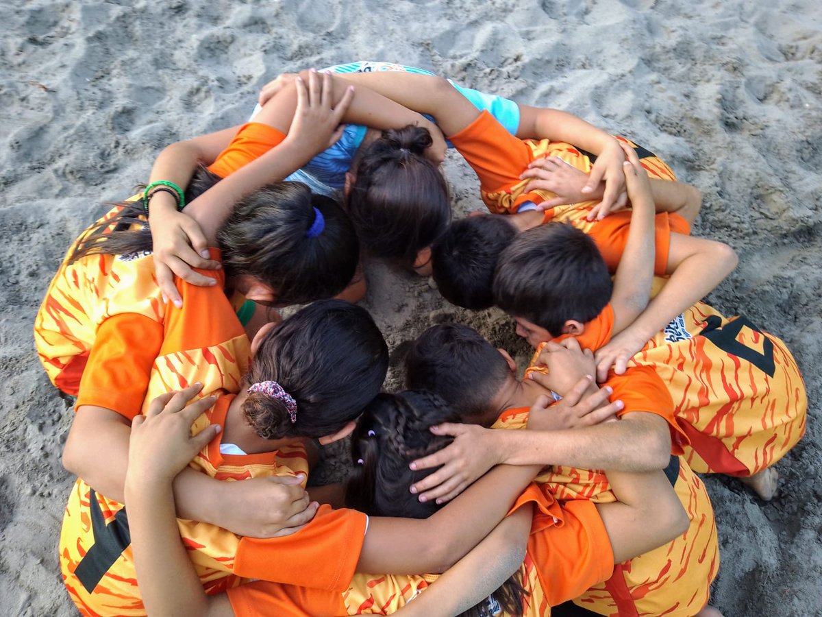 Bitcoinpirraya's tweet image. Haci inicia otra jornada de buen fútbol playa ⚽ en isla la pirraya 🏝 y los niños y jóvenes lo hacen de la mejor manera agradeciéndole a Dios con una Oración 🙏esto refleja el buen trabajo que se está realizando dentro y fuera de la cancha de fútbol playa.
@Bitcoinbeach
⚡⚡👌