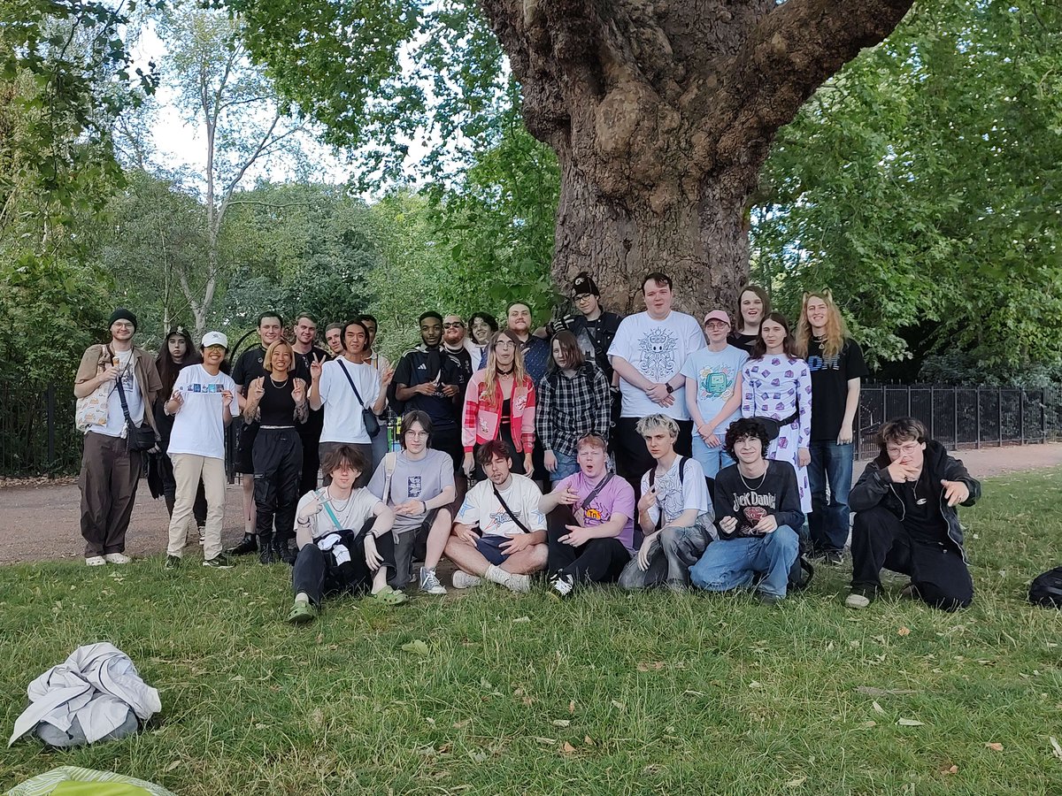 form celebrated its SEVENTH birthday the day after the show - what started as a small group of online creatives has blossomed into a community of almost 10,000. we never even imagined that in-person events like this would be possible. thank YOU for making this happen!!