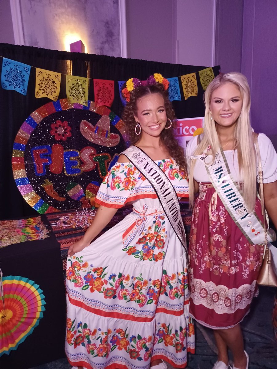BarcellonaR's tweet photo. So fun at the Worlds Fair Party! Thank you for all the beautiful gifts. Proudly representing Czech Republic! 🇨🇿💗 #internationalunitedmiss #ium #unmatched #num #ifyoubelieveyouwillachieve #sistersbysash #beheroic #thesisterhoodisteal #worldsfairparty 🩵 https://t.co/Mpa04EC9Zk