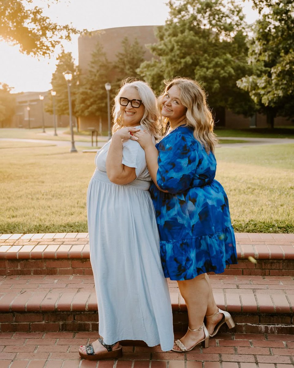 MTSU's tweet photo. Itโs a mother-daughter thing. ๐๐ Congratulations, Molly and Tammy!
๐ธ: Cara Nicole Photography
#MTSU #findYOURblue #trueBLUE #MTSU2025 https://t.co/1dQpWH7Ye4