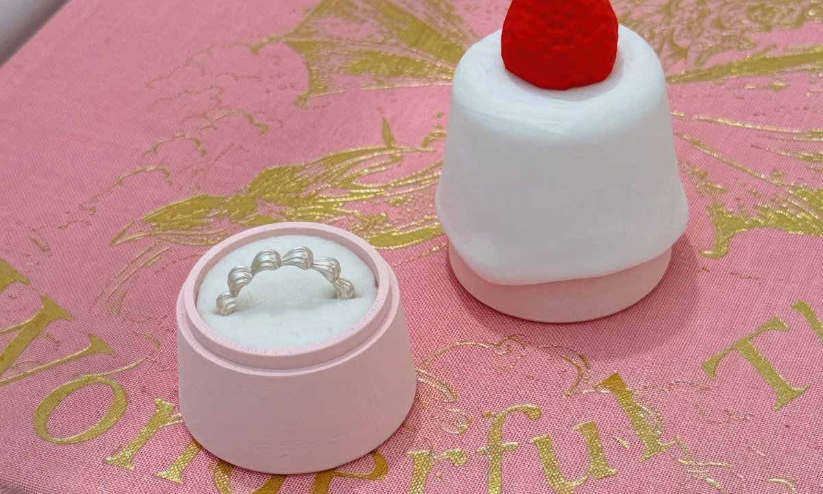 facfox3d's tweet image. Unwrap creativity with 3D printing! From a dessert-disguised ring box to unique custom designs, 3D printing is transforming gifts and packaging. It allows for delightful surprises, making every presentation unforgettable.
Learn more: buff.ly/Z1d8JmF
#3DPrinting #GiftIdeas
