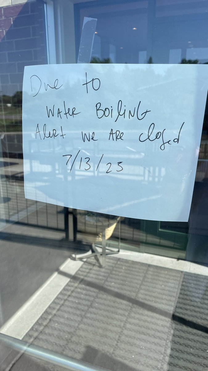 gKare11's tweet image. No coffee this morning in Golden Valley—Starbucks and other businesses are closed due to the boil water advisory. When the water’s off, so is the caffeine fix! ☕🚱 #GoldenValley #BoilWaterAlert @kare11