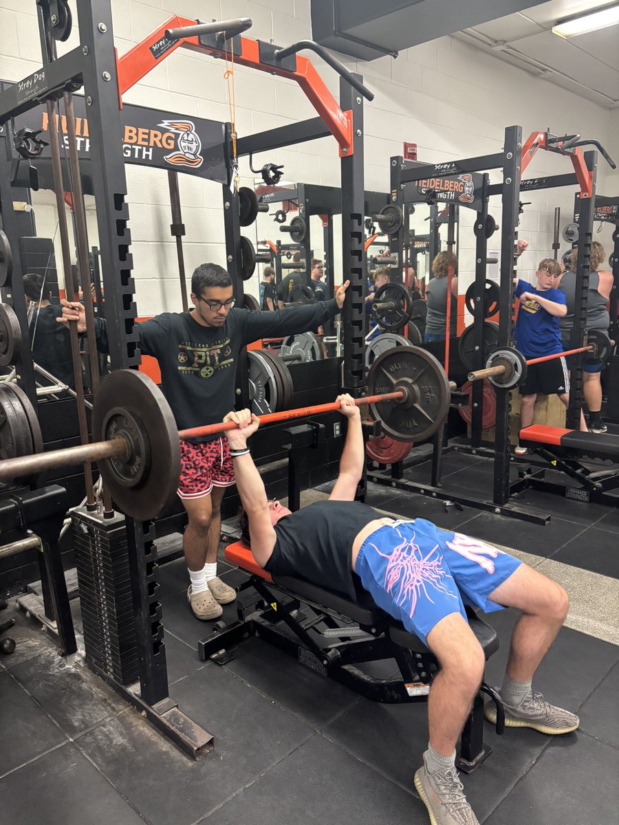 woogeneralsfb's tweet image. The Generals have arrived @ Heidelberg University⚔️🔵
DAY 1🏈
Weight Room Lift: ✅
Lunch:
Practice:
Team Meeting (Offense):
Dinner:
Team 7on7 (Intersquad):
Culture Talk/Free Time:
@HeidelbergU
@BergAthletics
@BergFootball