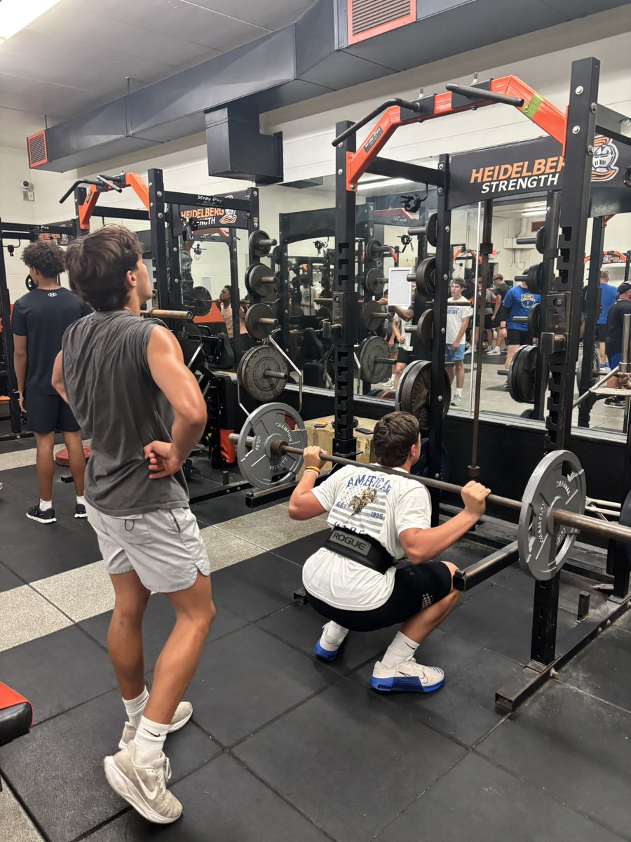 woogeneralsfb's tweet image. The Generals have arrived @ Heidelberg University⚔️🔵
DAY 1🏈
Weight Room Lift: ✅
Lunch:
Practice:
Team Meeting (Offense):
Dinner:
Team 7on7 (Intersquad):
Culture Talk/Free Time:
@HeidelbergU
@BergAthletics
@BergFootball