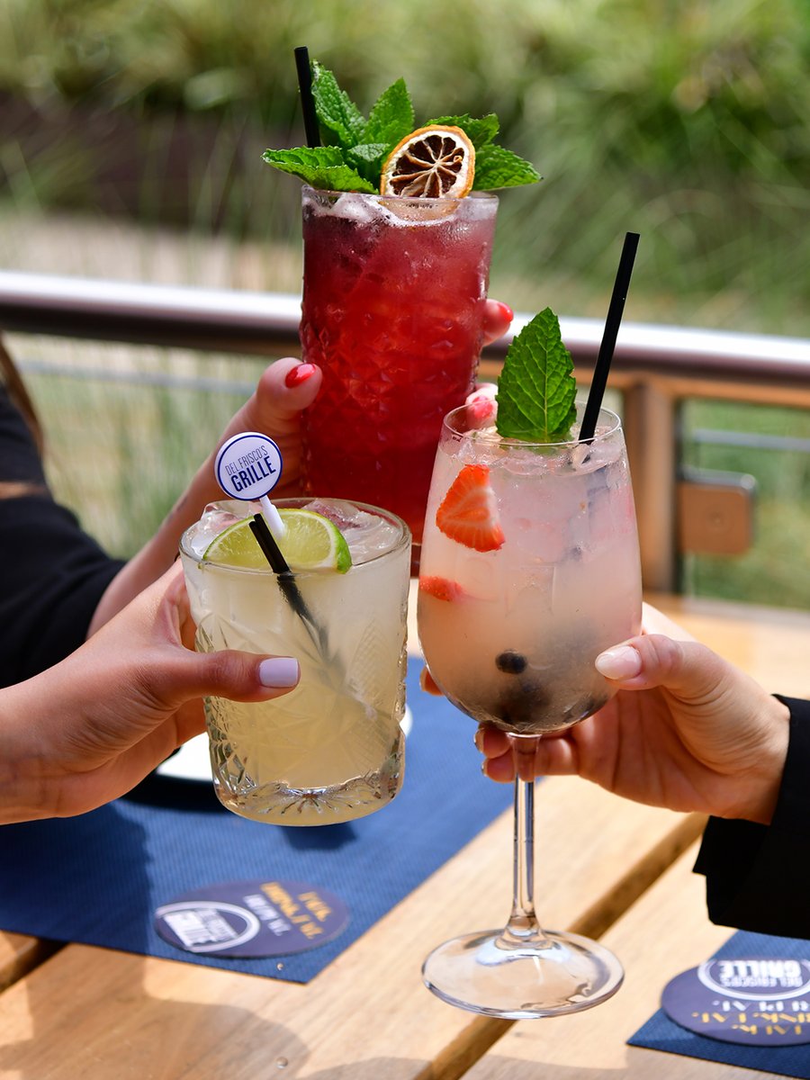 Cheers to summer sips and patio hangs with your favorite people 🍹☀️ Grab a seat at Del Frisco’s Grille and let the good vibes pour.